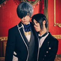 KEIGO（左）がシエル・ファントムハイヴ、Ray（右）がセバスチャン・ミカエリスに扮した“FAN ART VISUAL”。