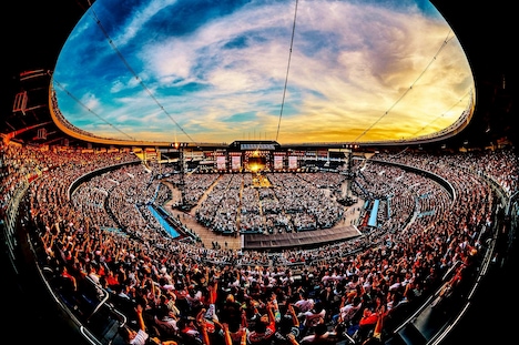 SUPER BEAVER「20th Anniversary 都会のラクダSP at ZOZOマリンスタジアム」2日目の様子。(撮影:浜野カズシ)