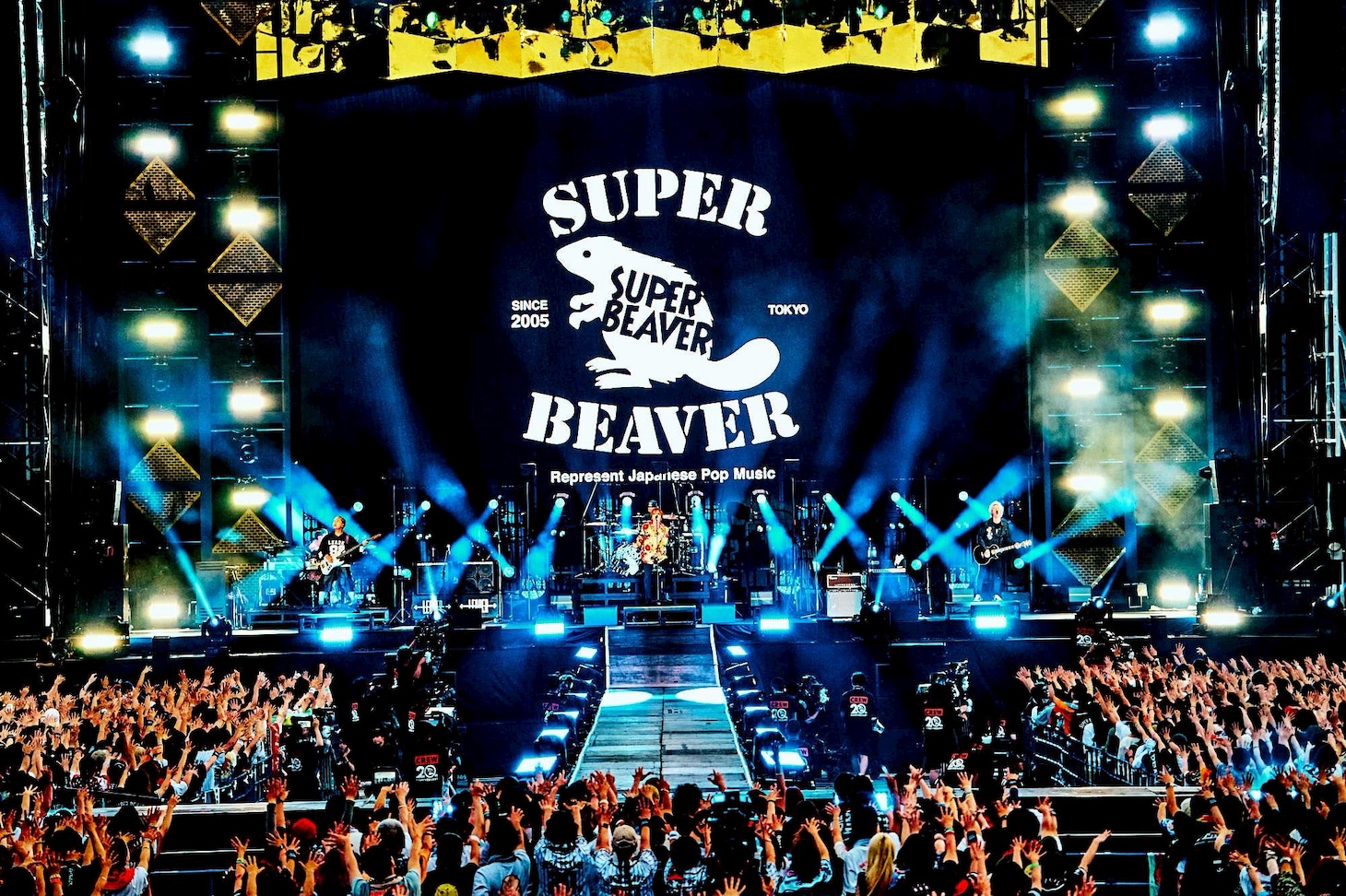 SUPER BEAVER「20th Anniversary 都会のラクダSP at ZOZOマリンスタジアム」2日目の様子。（撮影：浜野カズシ）