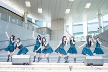 「恋愛変格活用」をパフォーマンスするRain Tree。