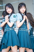 左から綾瀬ことり、遠藤莉乃。