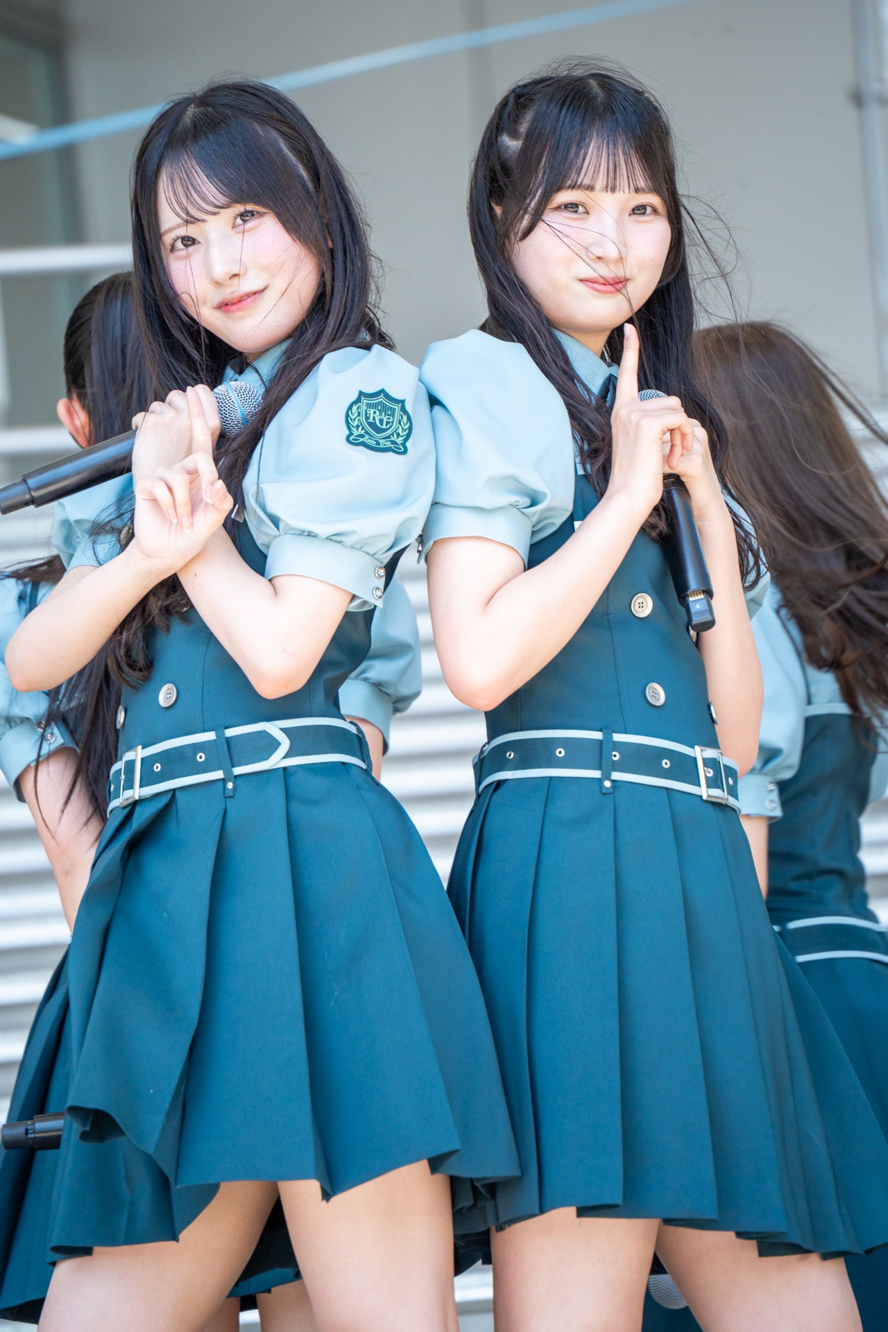 左から綾瀬ことり、遠藤莉乃。