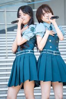 左から朝宮日向、吉川海未。