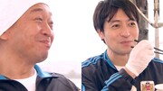 魚を味わう城島茂（左）、桝太一（右）。©日本テレビ