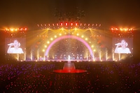 西野カナ「Fall In Love With You Again Tour 2025」埼玉・さいたまスーパーアリーナ公演の様子。