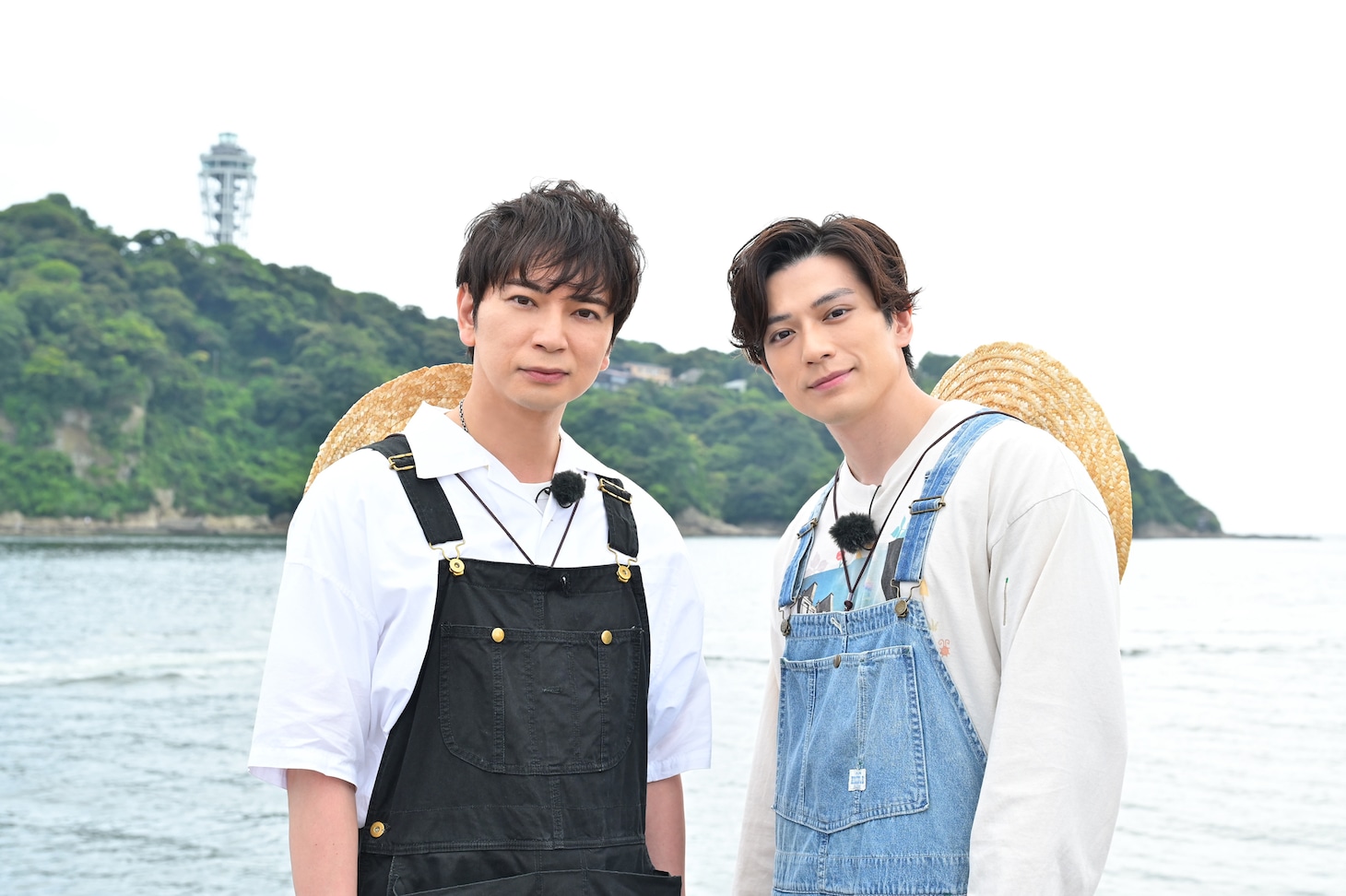 左から、松本潤、新田真剣佑