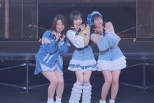 左から有澤一華、江端妃咲、入江里咲。