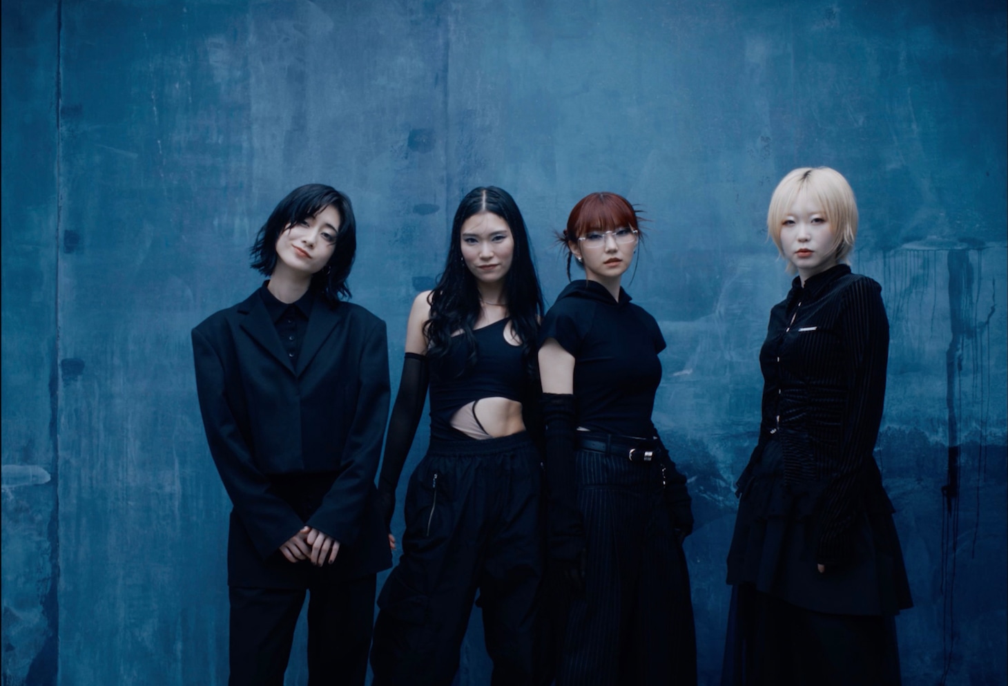 ExWHYZ「iD」ミュージックビデオより。