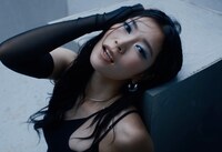 ExWHYZ「iD」ミュージックビデオより。