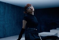 ExWHYZ「iD」ミュージックビデオより。