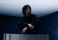 ExWHYZ「iD」ミュージックビデオより。