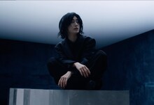 ExWHYZ「iD」ミュージックビデオより。