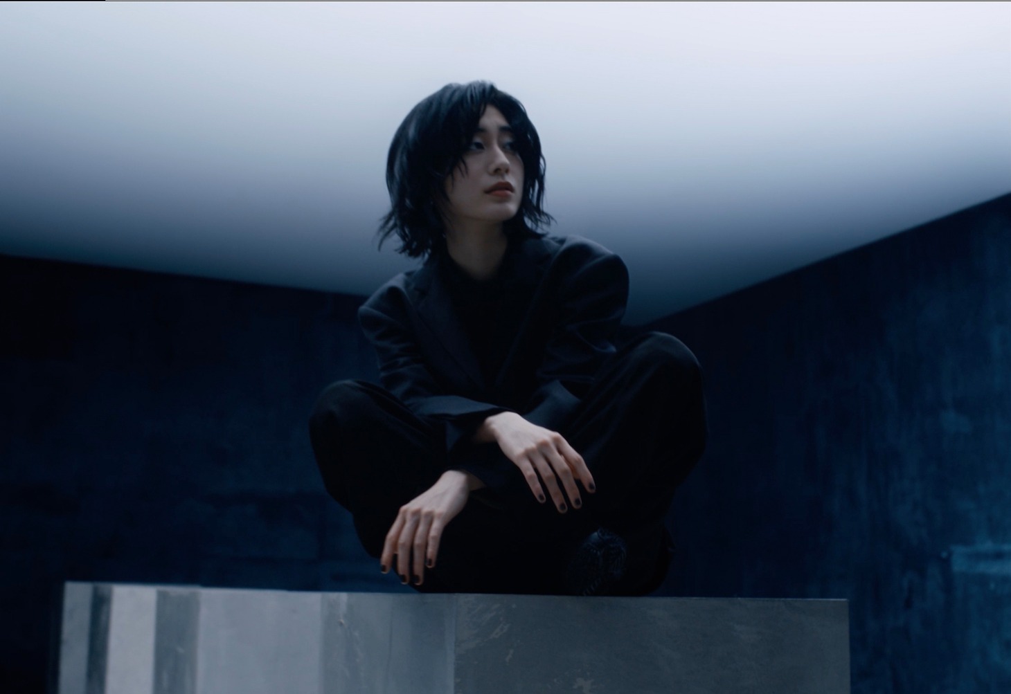 ExWHYZ「iD」ミュージックビデオより。