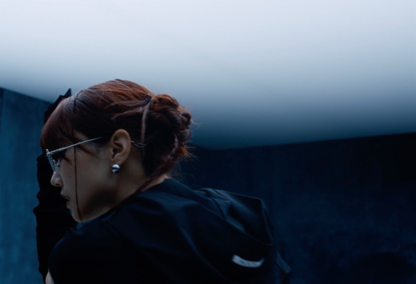 ExWHYZ「iD」ミュージックビデオより。