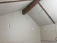 石膏ボードが貼られた工事中の「MUSIC inn Fujieda」（2025年5月時点）。（写真提供：渡辺建設株式会社）。