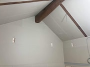 石膏ボードが貼られた工事中の「MUSIC inn Fujieda」(2025年5月時点)。(写真提供:渡辺建設株式会社)。