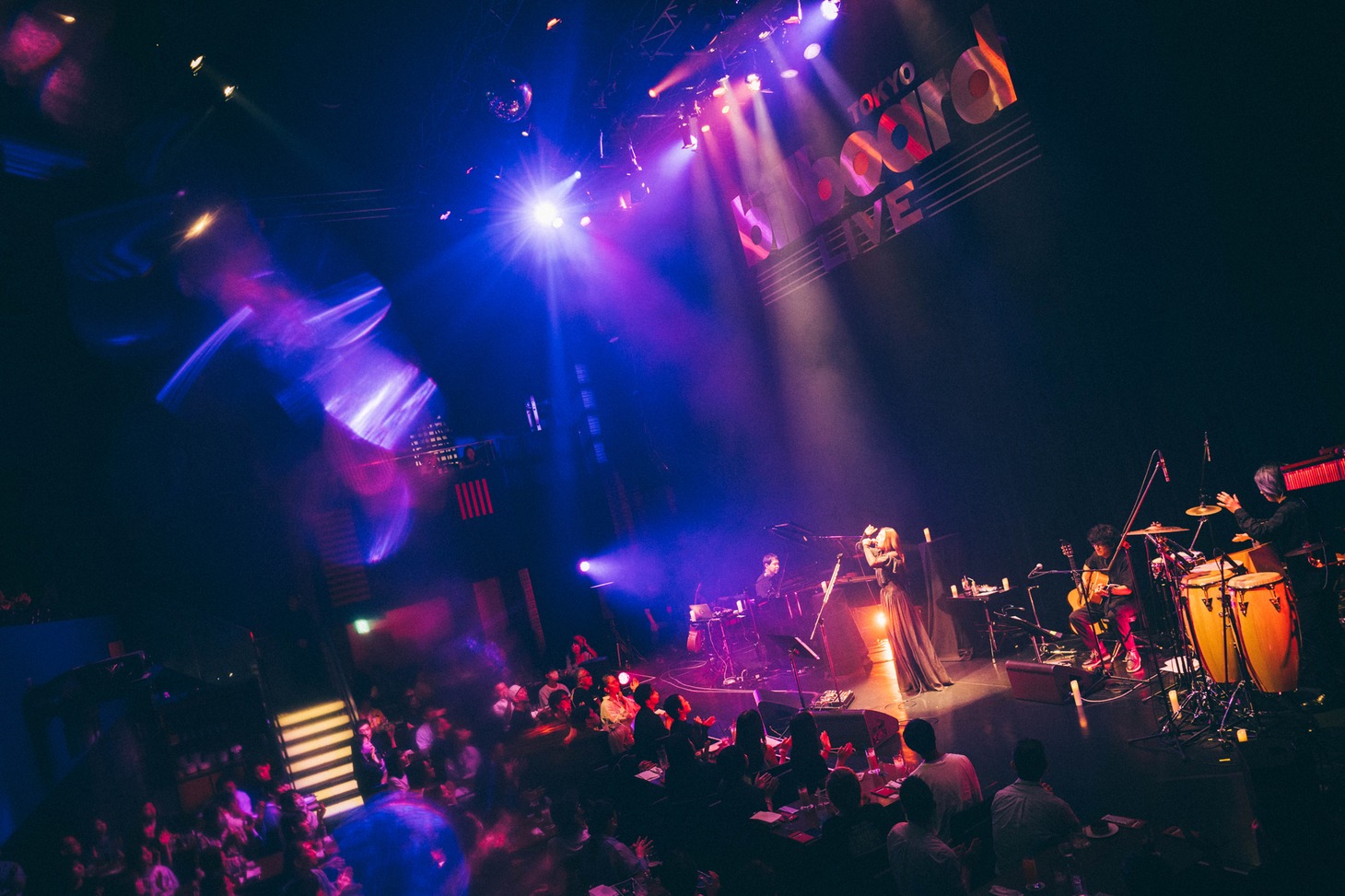「ABE MAO Billboard Live Tour 2025」の様子。（Photo by Kana Tarumi）