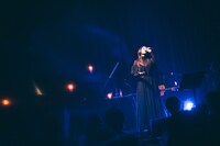 「ABE MAO Billboard Live Tour 2025」の様子。（Photo by Kana Tarumi）