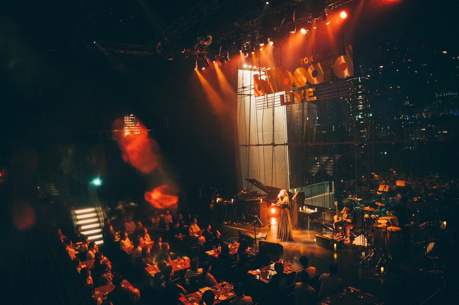 「ABE MAO Billboard Live Tour 2025」の様子。（Photo by Kana Tarumi）