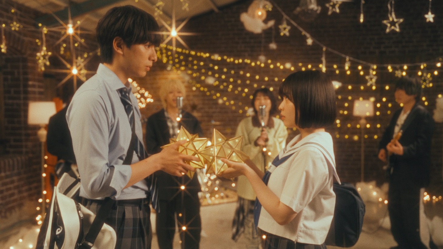 ねぐせ。「織姫とBABY feat. 汐れいら」ミュージックビデオより。