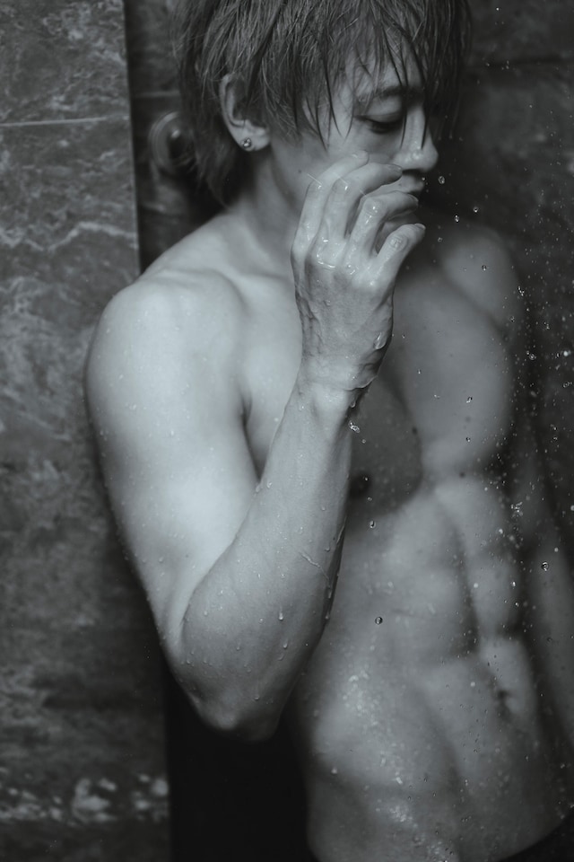 体脂肪率を6%まで絞ったシューヤ（超特急）。©︎SDP