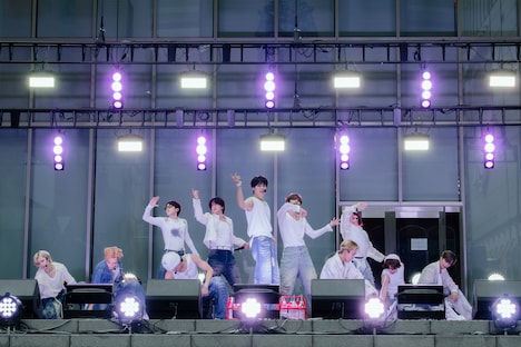 INI ©LAPONE ENTERTAINMENT