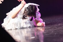 ジャンケンに負けて悔しがる清さきな（清 竜人25）。