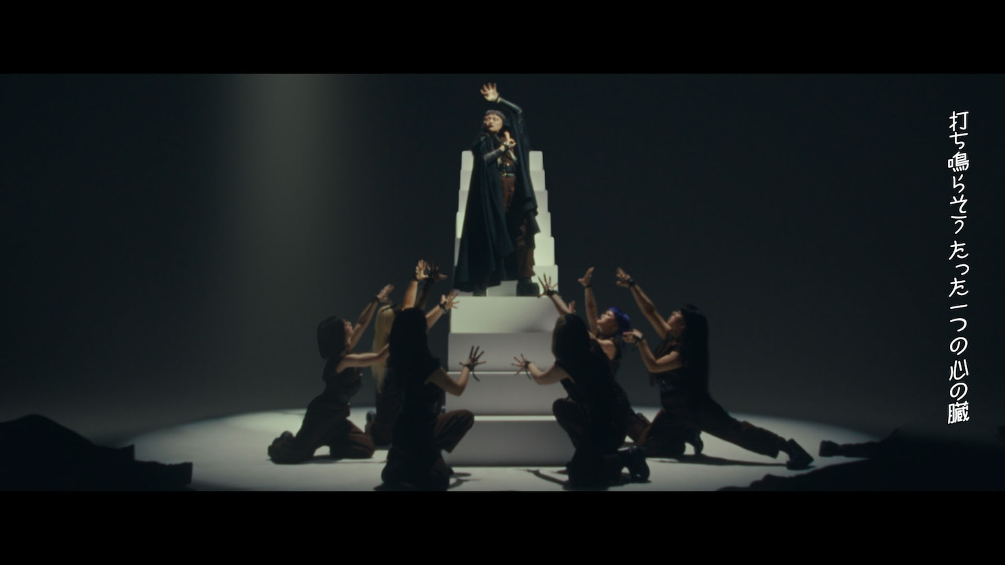 椎名林檎「芒に月」MVより。