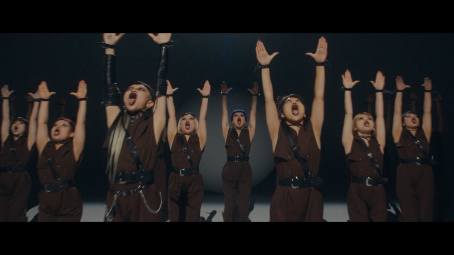 椎名林檎「芒に月」MVより。