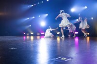 清竜人をボコボコにする夫人たち。