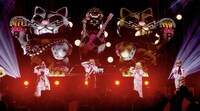 「私は猫の目」ライブ映像より。