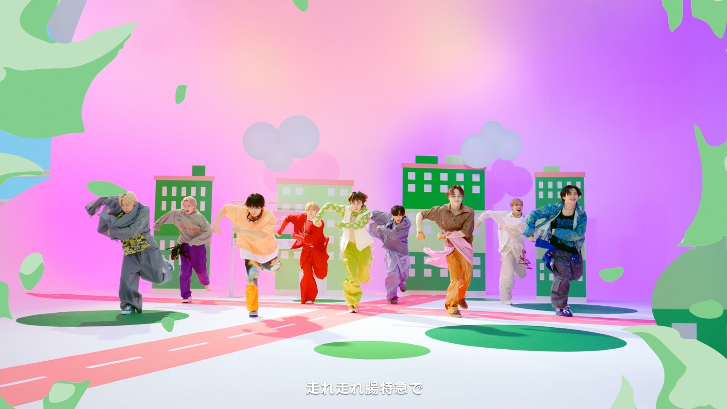 「走れ!!!!腸特急」を踊る腸特急。