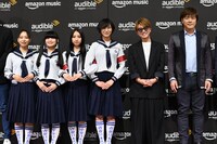 左から新しい学校のリーダーズ、安田章大（SUPER EIGHT）、平野啓一郎。