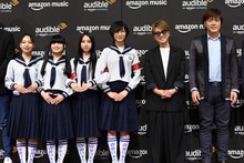 左から新しい学校のリーダーズ、安田章大（SUPER EIGHT）、平野啓一郎。