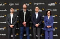 発表会に登壇したAmazon Musicジャパンカントリーマネージャーのニコラス・フォーケード氏、Amazon Music統括責任者のライアン・レディントン氏、AudibleのCEOボブ・キャリガン氏、Audibleジャパンカントリーマネージャーの逢阪志麻氏。
