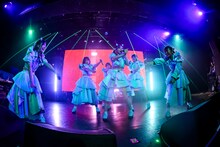 「Devil ANTHEM. ONE MAN LIVE 2025～early summer～『R-Completion』」の様子。（撮影：笹森健一）