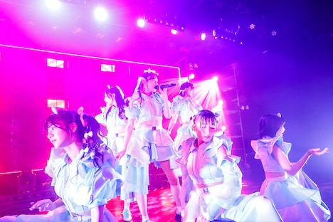 「Devil ANTHEM. ONE MAN LIVE 2025～early summer～『R-Completion』」の様子。（撮影：笹森健一）