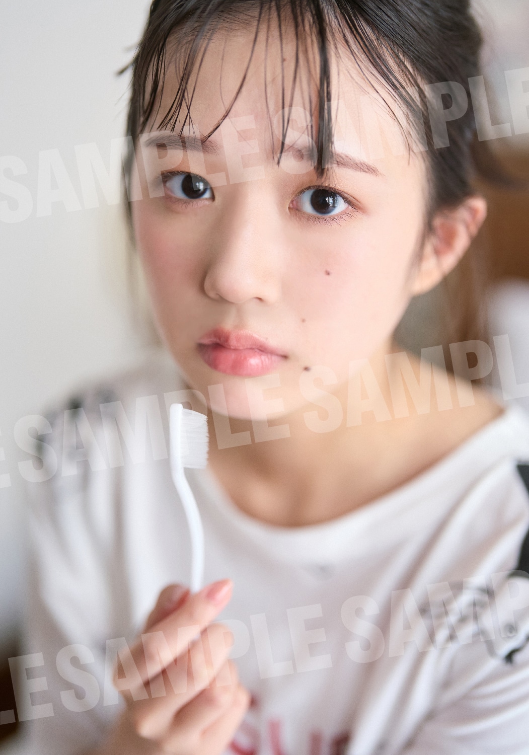 小久保柚乃「こくぼづかん 2」星野書店 近鉄パッセ店イベント特典 ©中村和孝 / 小学館