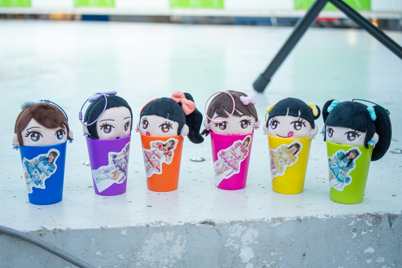 ステージ上に並べられた超ときめき♡宣伝部の「ときめき