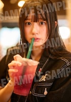 小久保柚乃「こくぼづかん 2」MUVUSイベント特典  ©中村和孝 / 小学館