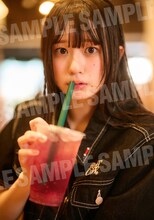 小久保柚乃「こくぼづかん 2」MUVUSイベント特典  ©中村和孝 / 小学館