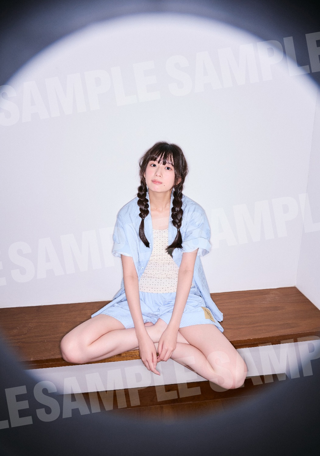 小久保柚乃「こくぼづかん 2」タワーレコード 梅田NU茶屋町店イベント特典 ©中村和孝 / 小学館
