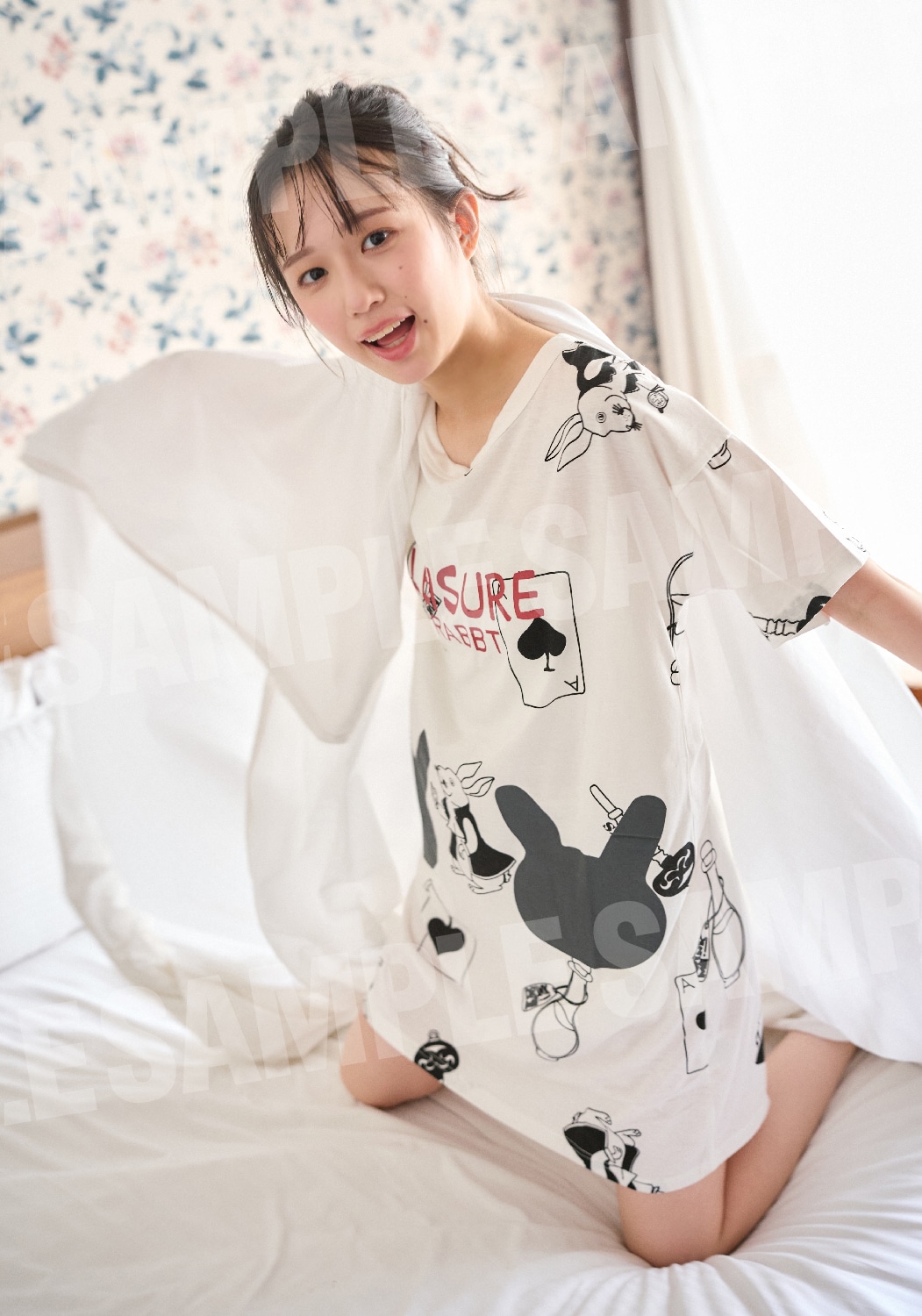 小久保柚乃「こくぼづかん 2」ヴィレッジヴァンガード渋谷本店イベント特典 ©中村和孝 / 小学館
