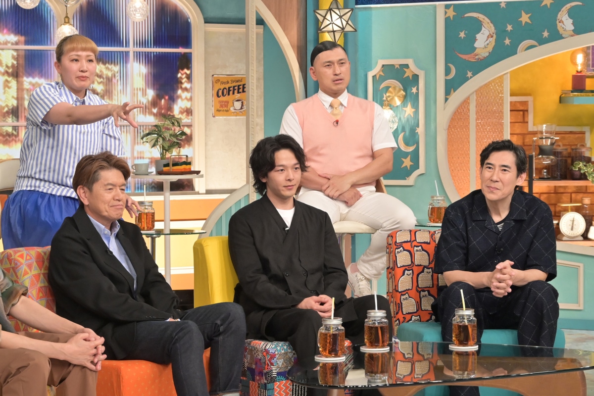 上段左から丸山桂里奈、春日俊彰、下段左からヒロミ、中村倫也、高嶋政伸。©TBS