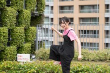 花壇に入りたい小久保柚乃。