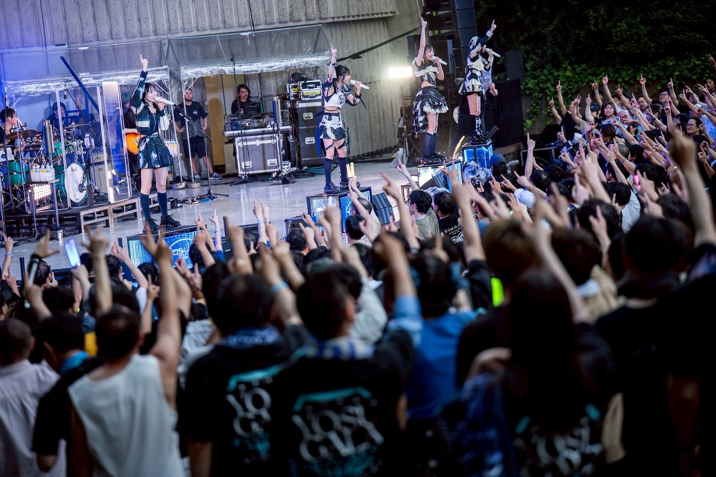 「yosugala 3rd anniversary live「『progress the night -日比谷公園大音楽堂-』」の様子。