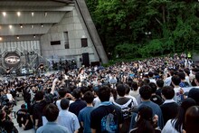 野音のド真ん中に移動するyosugala。