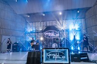 野音のド真ん中で歌うyosugalaを演奏で支えるyosugala Special Band。