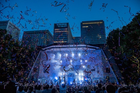 「yosugala 3rd anniversary live「『progress the night -日比谷公園大音楽堂-』」の様子。