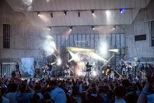 「yosugala 3rd anniversary live「『progress the night -日比谷公園大音楽堂-』」の様子。